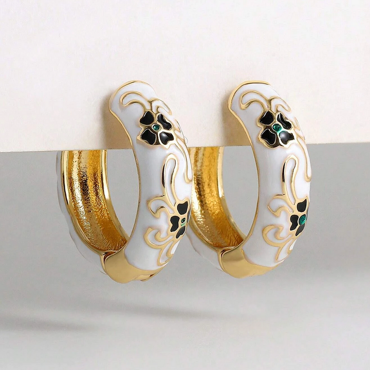 Pendientes vintage con esmalte blanco y aro