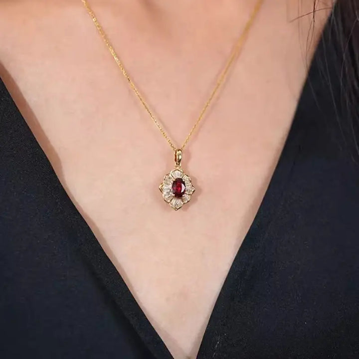Collar de oro rojo