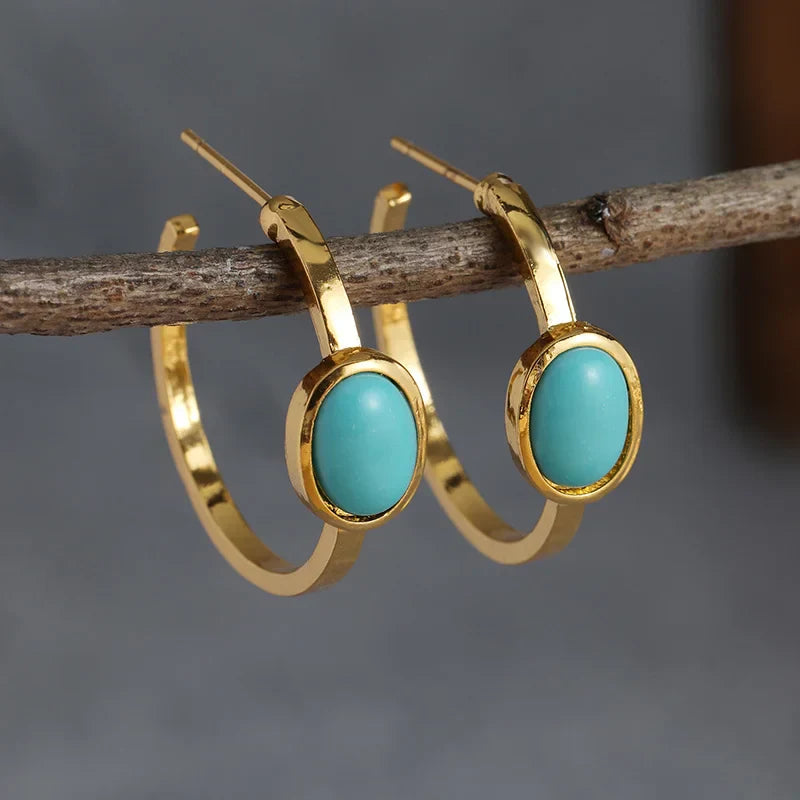 Pendientes dorados con piedras turquesas