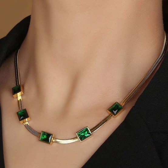 Collar vintage de circonita verde