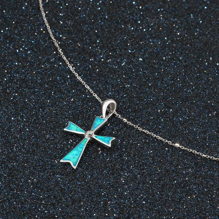 COLLAR CON PENDIENTE CRUZ AZUL TIFFANY