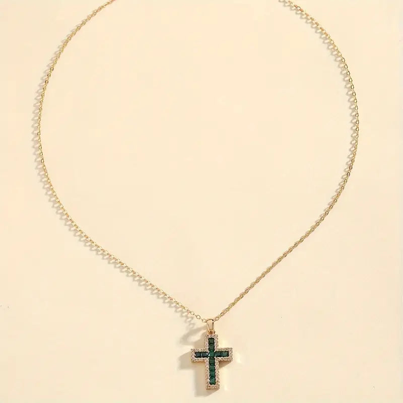 Collar de oro con colgante cruz esmeralda solemne