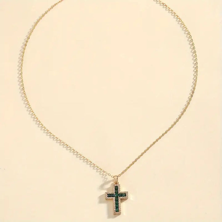 Collar de oro con colgante cruz esmeralda solemne