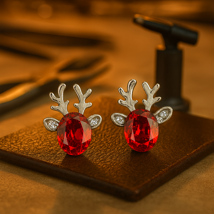 Pendientes de Botón de Cristal con Reno Navideño