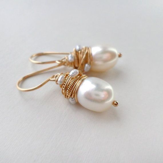 Pendientes vintage de perlas con hilos dorados