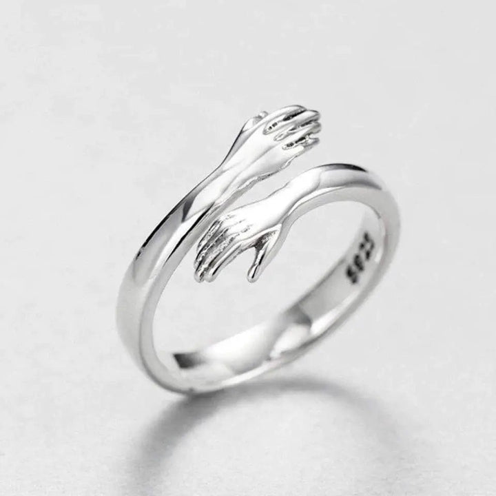 Anillo ajustable tipo abrazo en plata