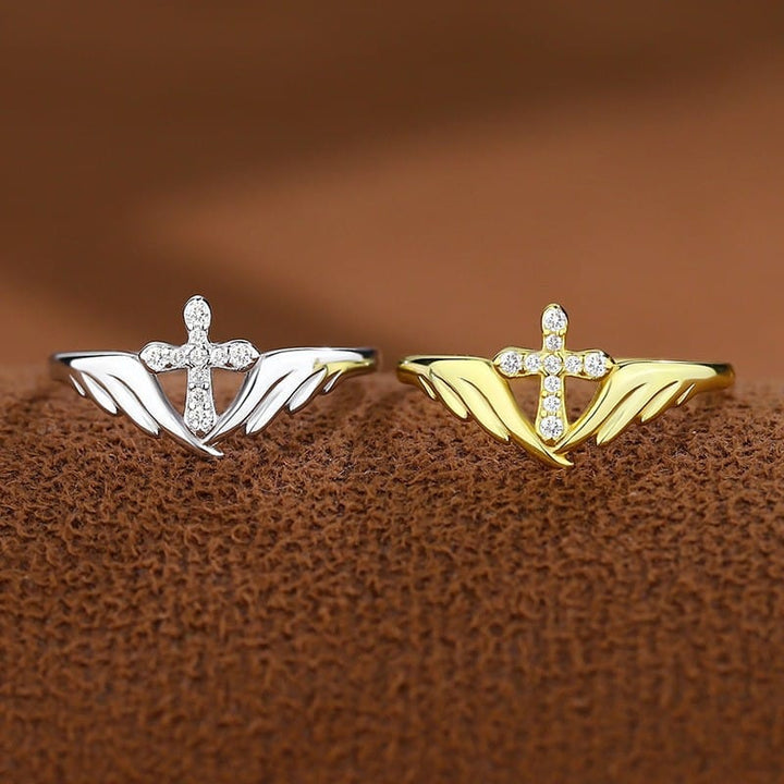 ANILLO CRUZ CON ALAS DE ÁNGEL Y DIAMANTES DE ZIRCÓN - (AJUSTABLE)