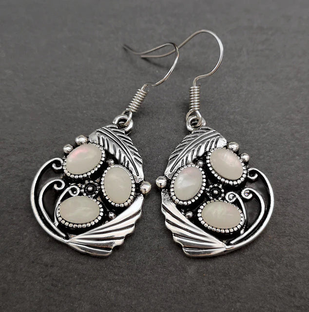 Pendientes de piedra blanca