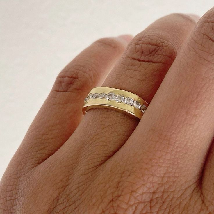 Anillo vintage de oro con circonita