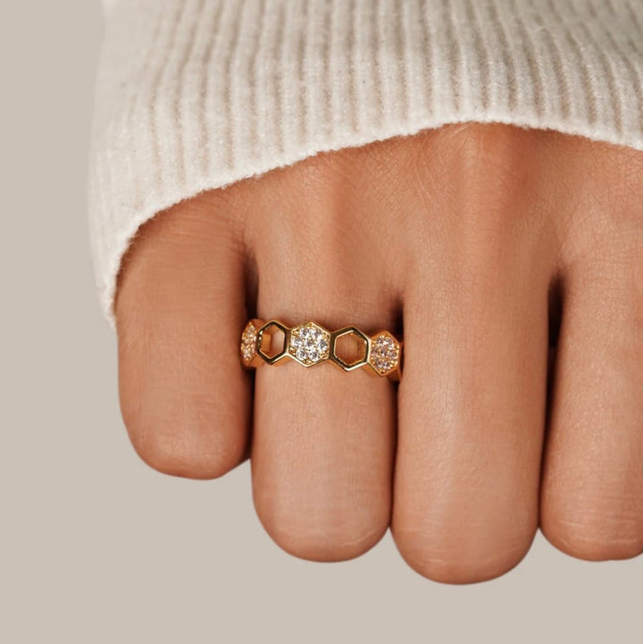 Anillo Panal de Miel en Oro y Cristal