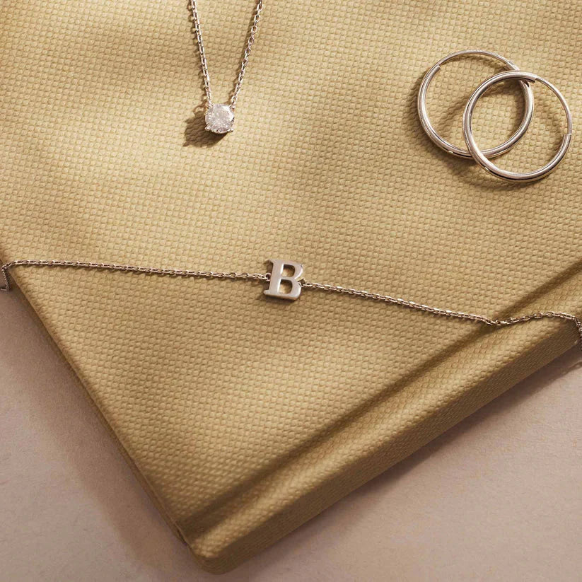 Pulsera de Elegancia con Inicial