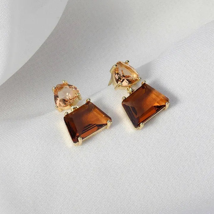 Elegantes pendientes de cristal del desierto en oro