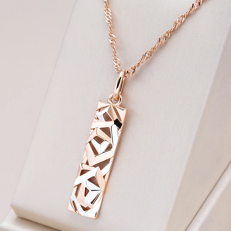 Collar Rectangular Elegante de Oro