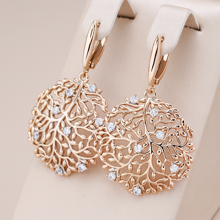Elegantes pendientes con ramas redondas y circonitas