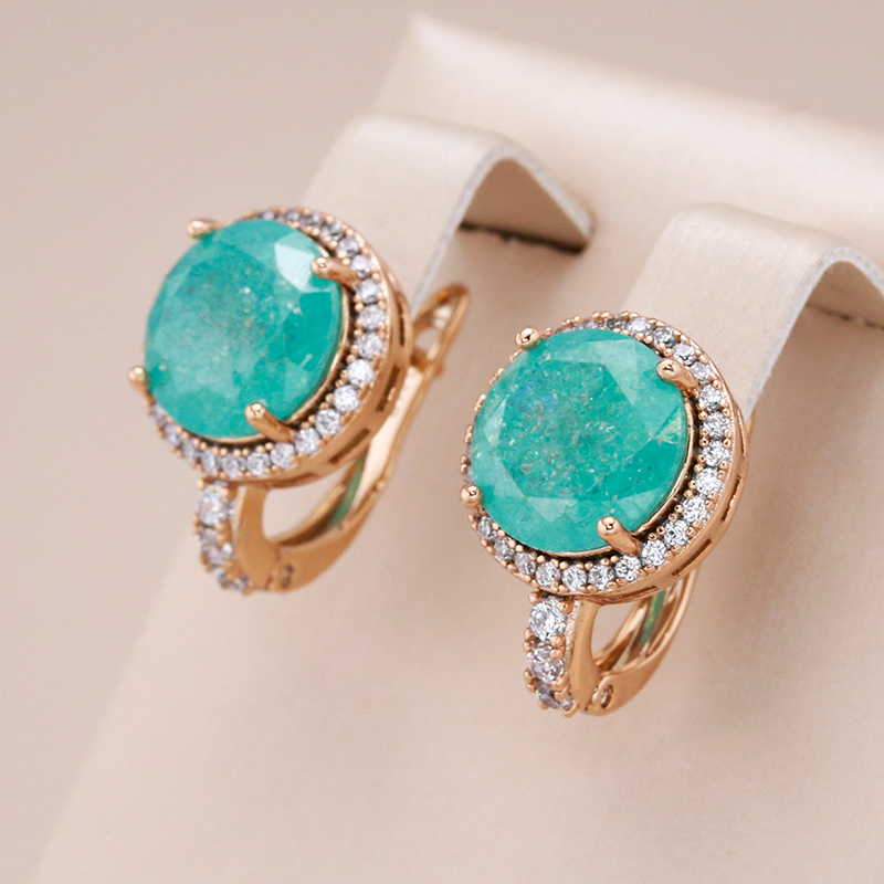 Elegantes pendientes de oro con turquesa y ópalo