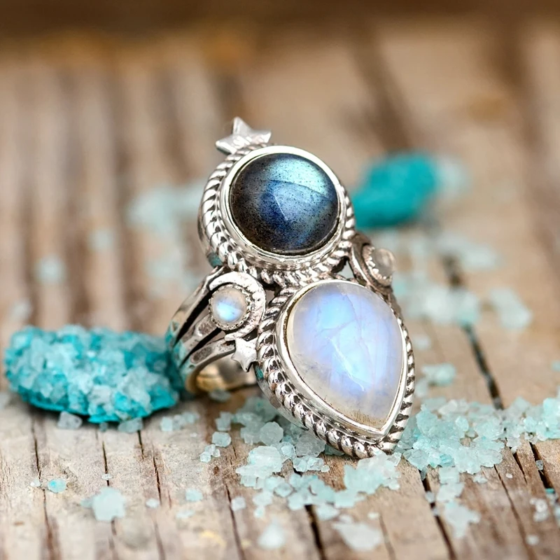 Anillo de Plata con Piedra de Luna