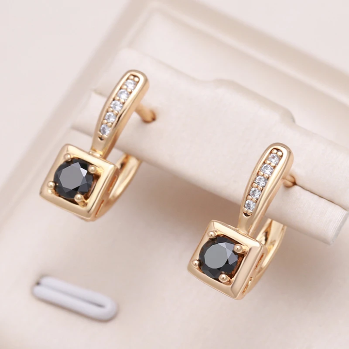 Elegante zircón cúbico negro en oro