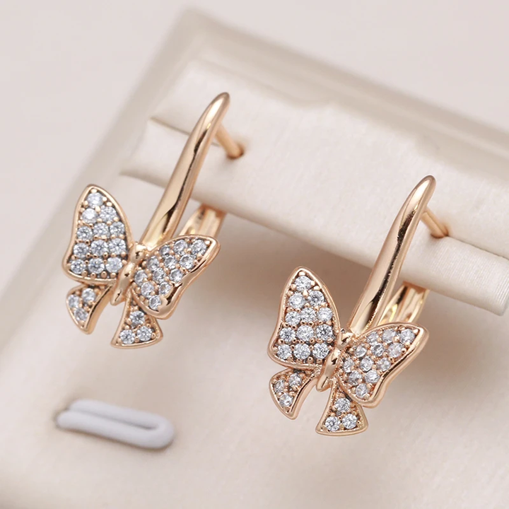 Pendientes de mariposa brillantes