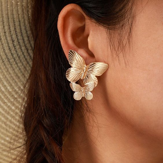 Pendientes vintage con forma de mariposa dorada