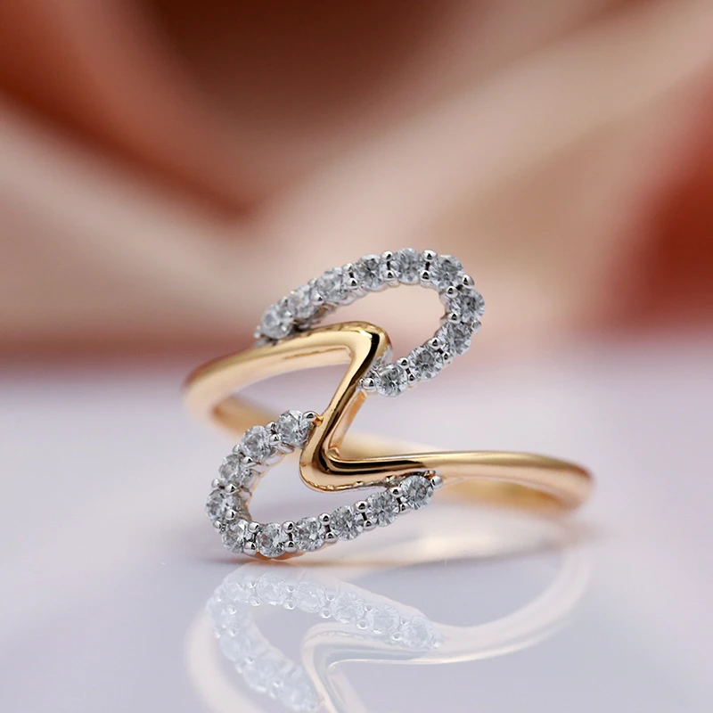 Anillo Elegante Ondas Brillantes en Oro
