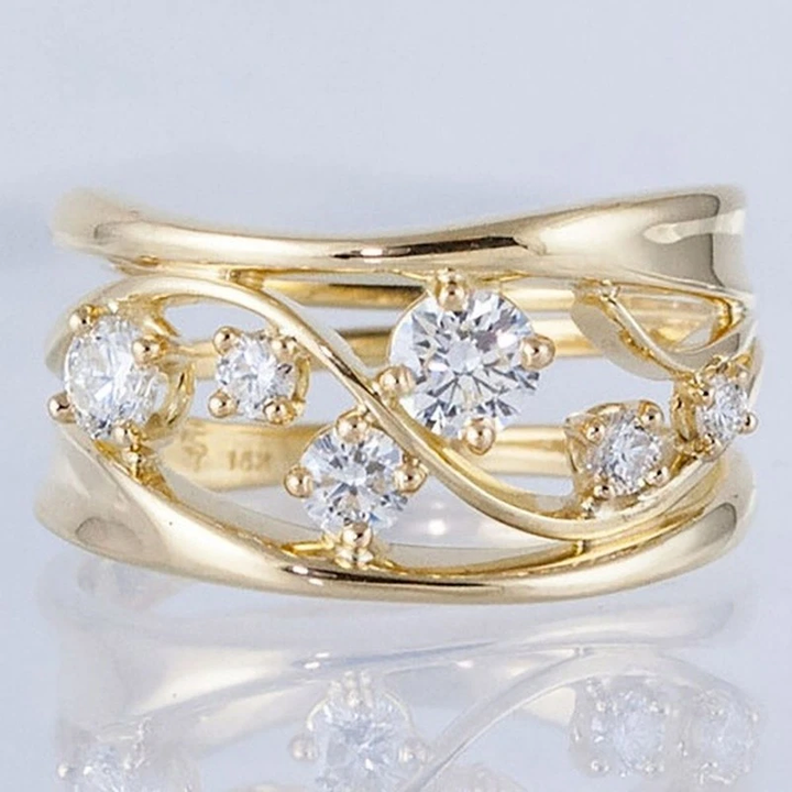 Anillo Elegante Baño de Oro con Circonitas