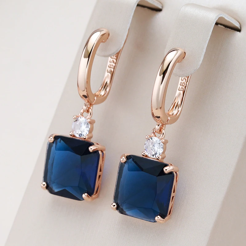 Elegantes pendientes de cristal cúbico azul oscuro