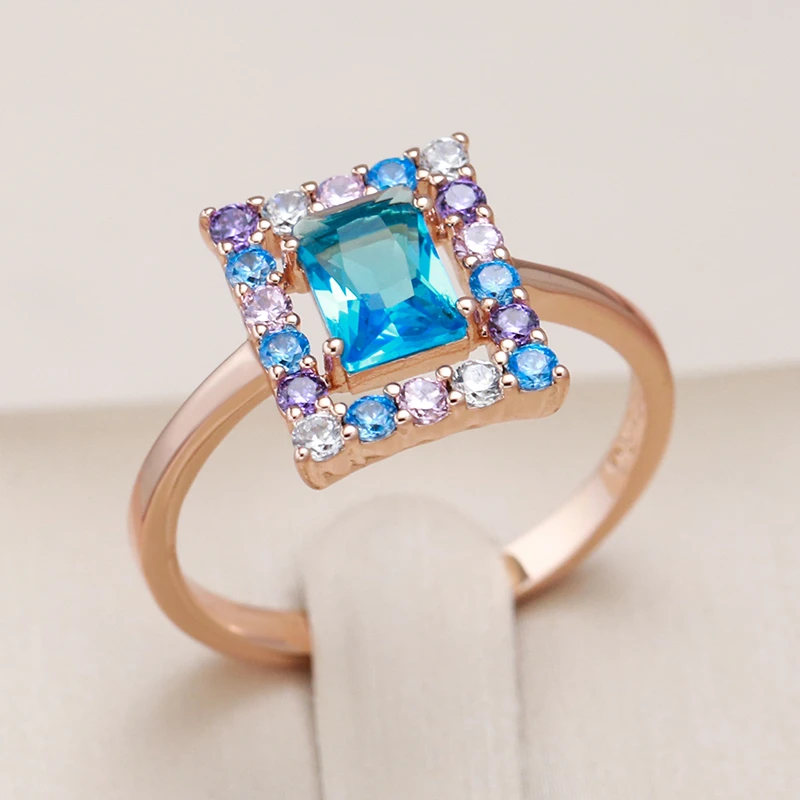 Anillo Elegante Cúbico con Circonita Azul