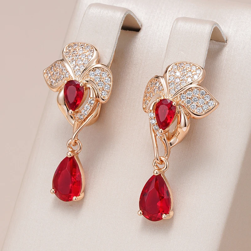 Elegantes pendientes colgantes con cristales rojos