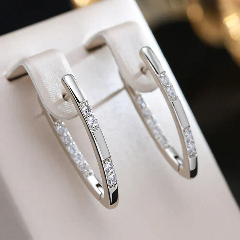 Elegantes pendientes de circonita en oro