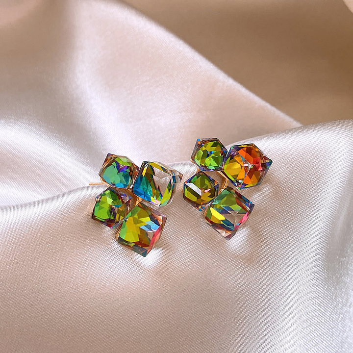 Elegantes pendientes multicolores de circonita en oro