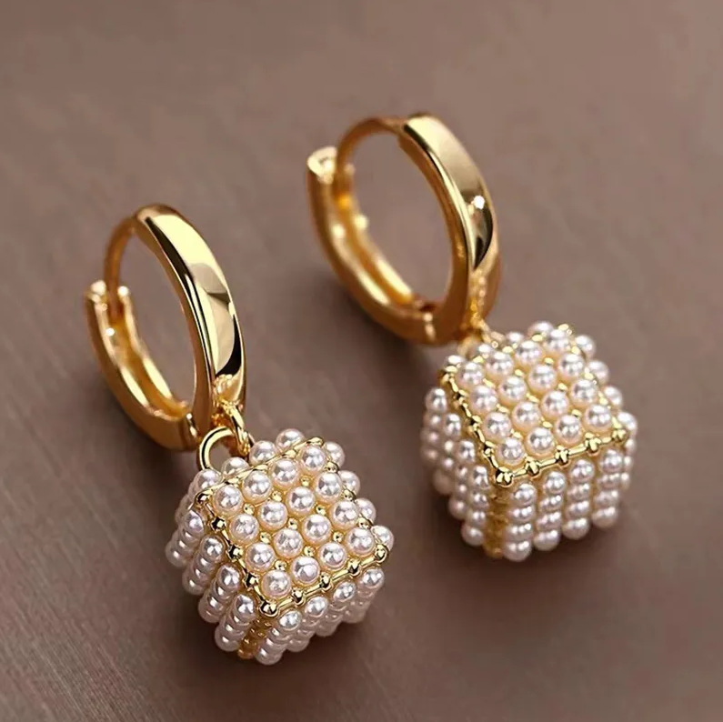 Pendientes de Perlas Cúbicas Elegantes