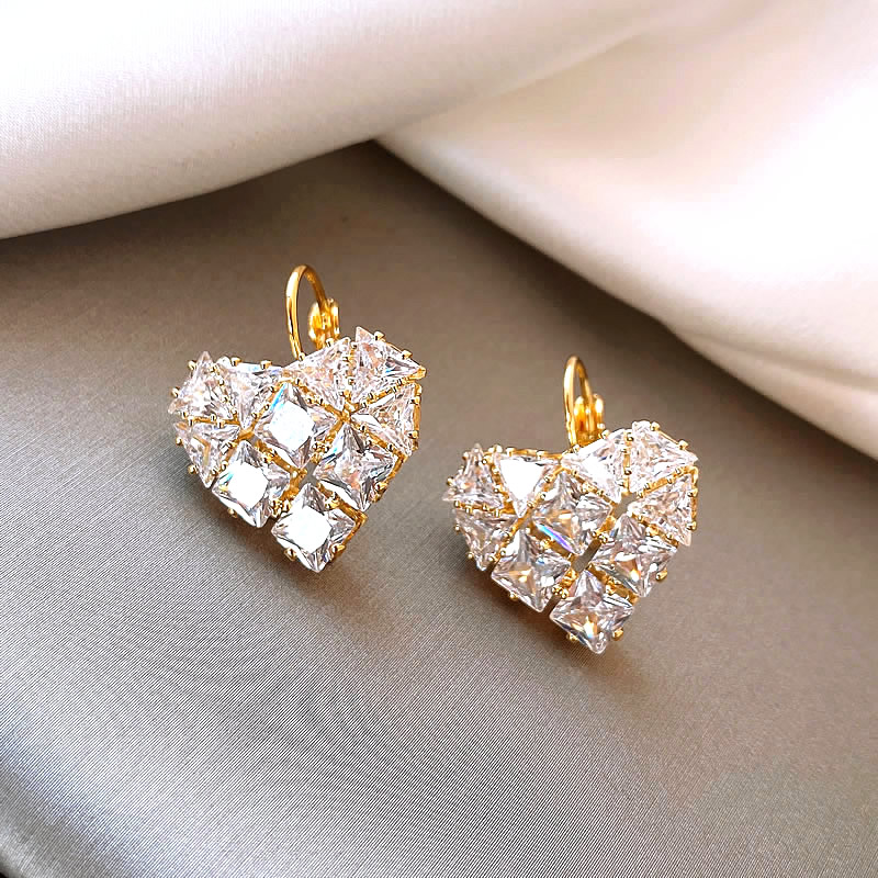 Elegantes pendientes con cristal en forma de corazón