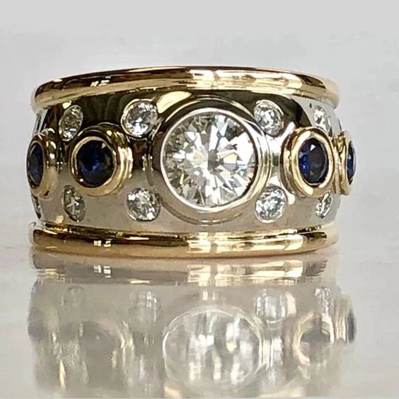 Anillo vintage con incrustaciones de circonita dorada