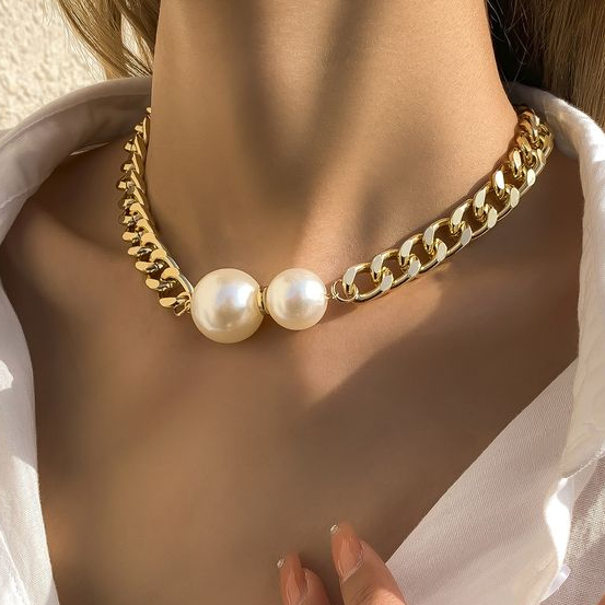 Elegante collar con doble cadena de perlas