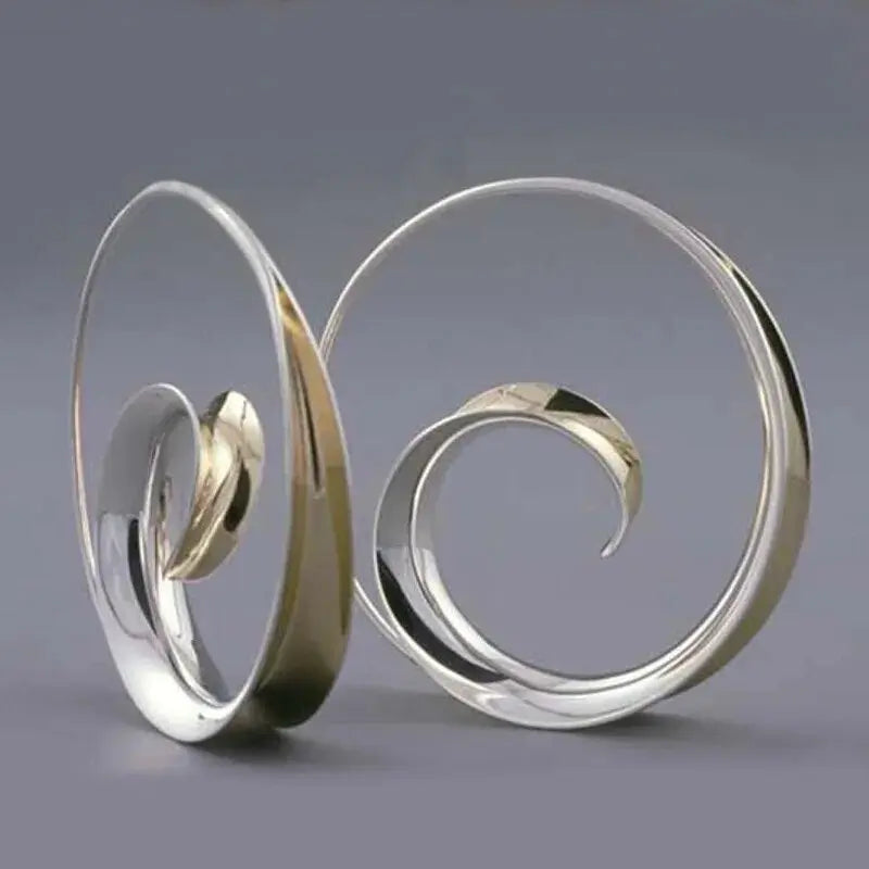 Pendientes vintage con ondas en espiral