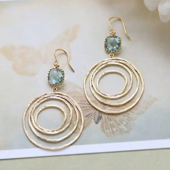 Pendientes vintage con diseño en espiral en oro y circonita
