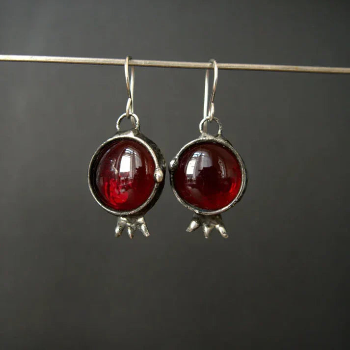 Pendientes vintage con cristal rojo incrustado