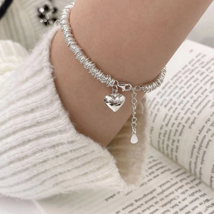 Elegante pulsera con corazón en plata