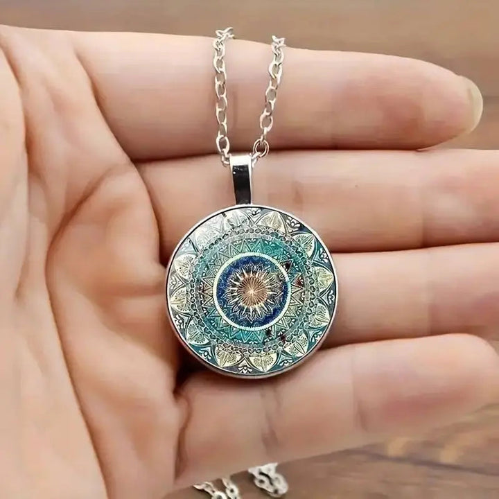 Collar vintage redondo con mandala azul