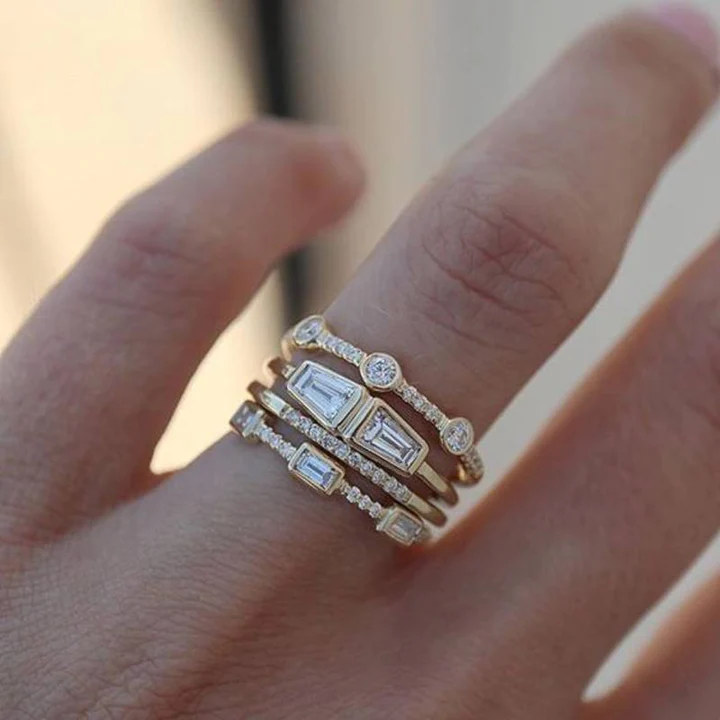 Conjunto de Anillos Vintage en Oro y Circonita