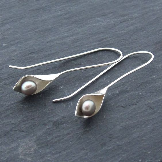 Pendientes vintage con hoja y perla