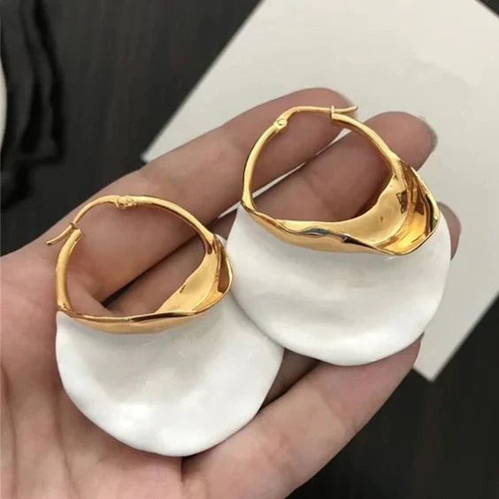 Pendientes blancos y dorados vintage