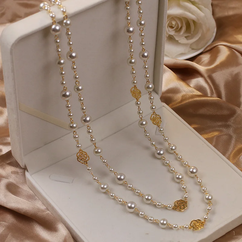 Collar Elegante de Perlas Doradas