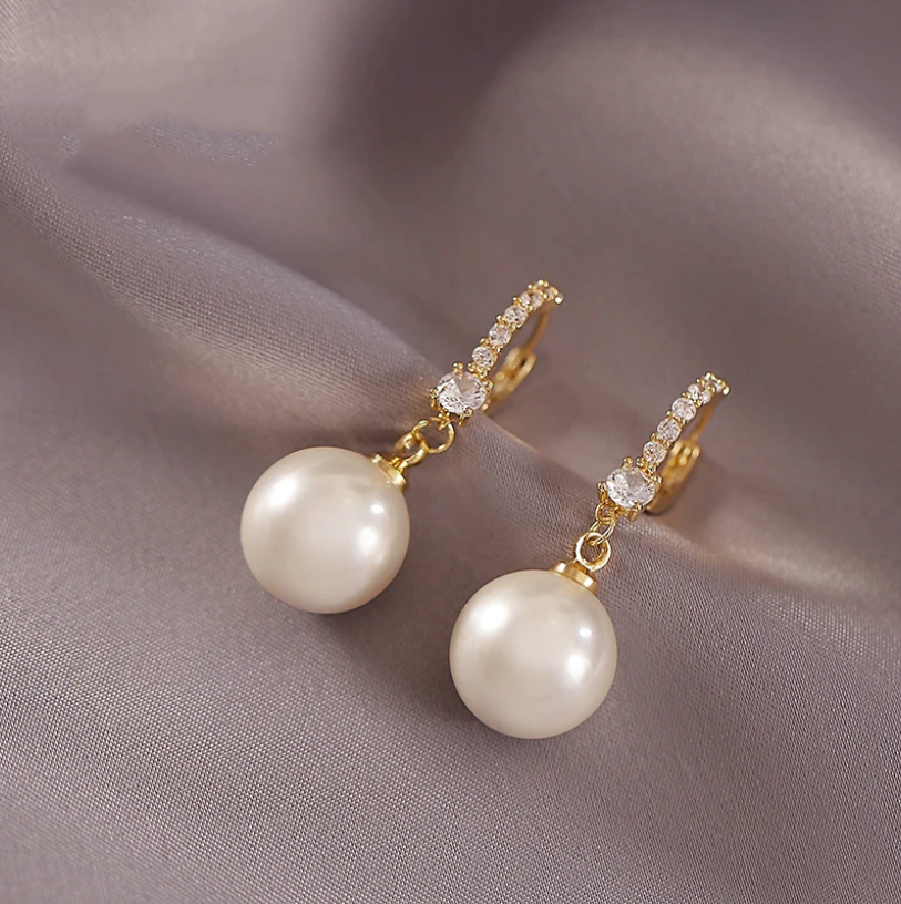 Pendientes Elegantes de Circonita y Perla Dorados