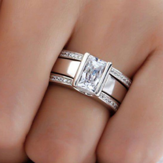 Anillo Vintage con Incrustaciones de Vidrio