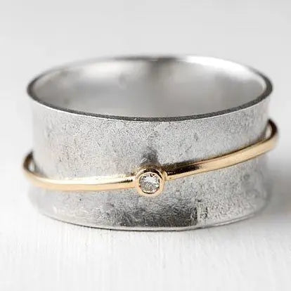 Anillo vintage de plata con circonita y ribete dorado