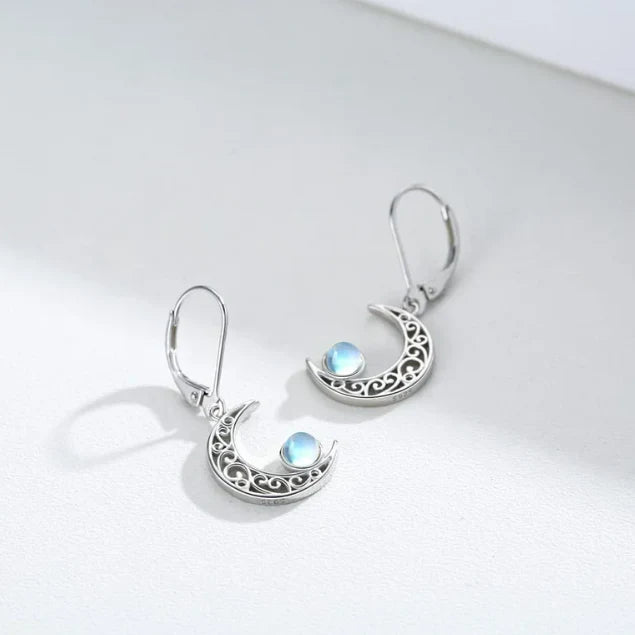 Elegantes pendientes de piedra lunar