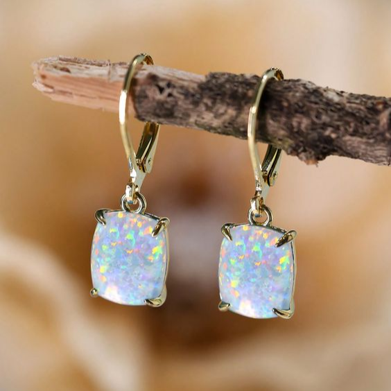 Pendientes cuadrados vintage con ópalo blanco
