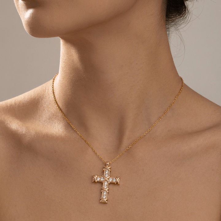 COLLAR CRUZ CON DIAMANTES DE ZIRCÓN
