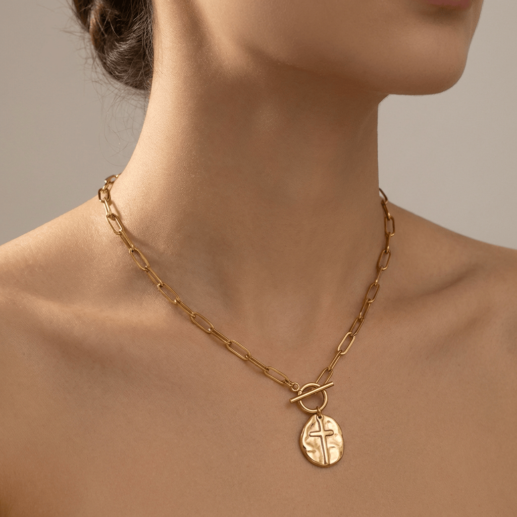 COLLAR DE MONEDA CRUZ CON ESTILO DE CLIP DE PAPEL